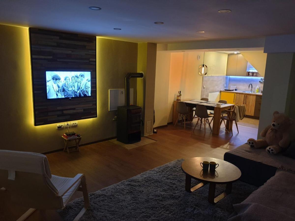 Nikas Apartman Donji Milanovac Eksteriør billede