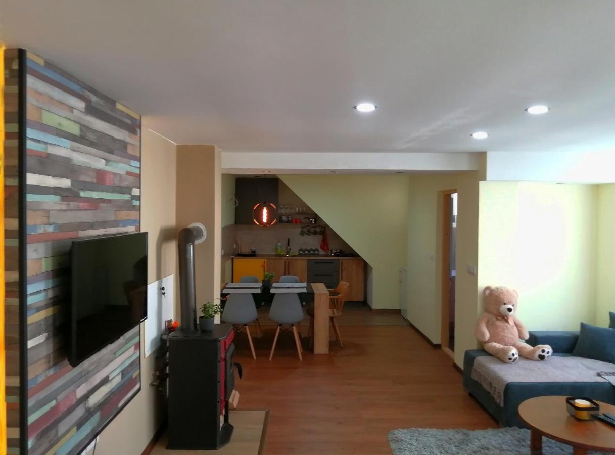 Nikas Apartman Donji Milanovac Eksteriør billede